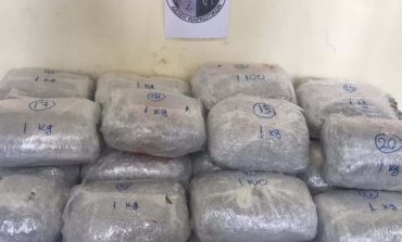 TENTOI T'I LARGOHEJ POLICISË/ Kapet me drogë shqiptari në Greqi