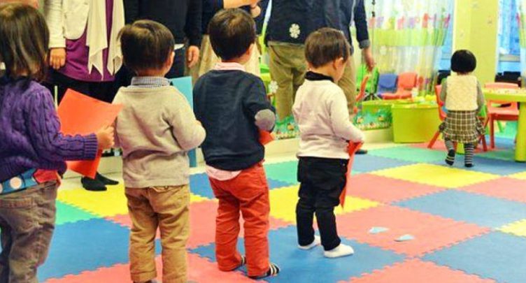 STUDIMI BRITANIK/ “Fëmijët kanë gjysmën e shanseve për t’u prekur nga COVID-19 se sa personat mbi 20 vjeç”