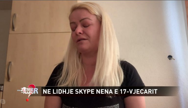 “MË VURI PISTOLETËN NË KOKË…”/ Gruaja shpërthen në lot: Ish-burri më detyroi të firmosja që ai të merrte fëmijët