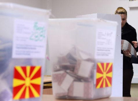 NËNSHKRUHET DEKRETI/ Maqedonia e Veriut përgatit zgjedhjet e parakohshme gjatë pandemisë