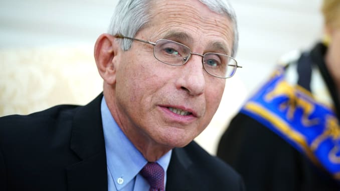 SHBA/ Fauci: Këtë vit, vaksinoni sa më shumë njerëz për gripin…