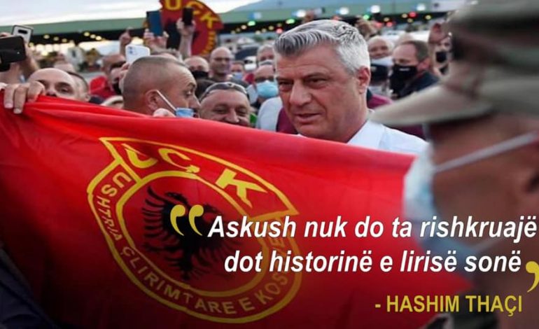 RAMA PUBLIKON FOTON E THAÇIT ME FLAMURIN E UÇK/ ” Askush s’e rishkruan historinë e lirisë tonë”