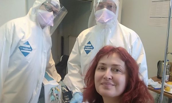 “MË ËSHTË NDAL OKSIGJENI…”/ Deputetja shqiptare rrëfen betejën me COVID-19: Kam njohur njerëz që luftonin për jetën