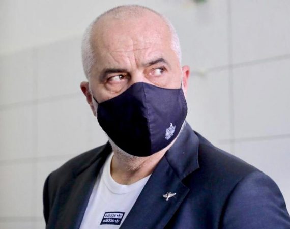 PËRHAPJA ME SHPEJTËSI E COVID-19/ Rama apel për qytetarët: Mbani maskën në ambientet e mbyllura…