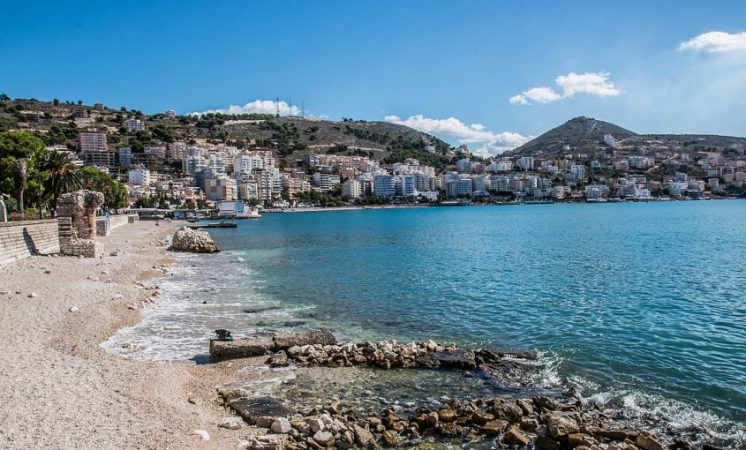 ISHTE NË SARANDË BASHKË ME BASHKËSHORTEN/ Pushuesi nga Orikumi rezulton pozitiv me COVID-19