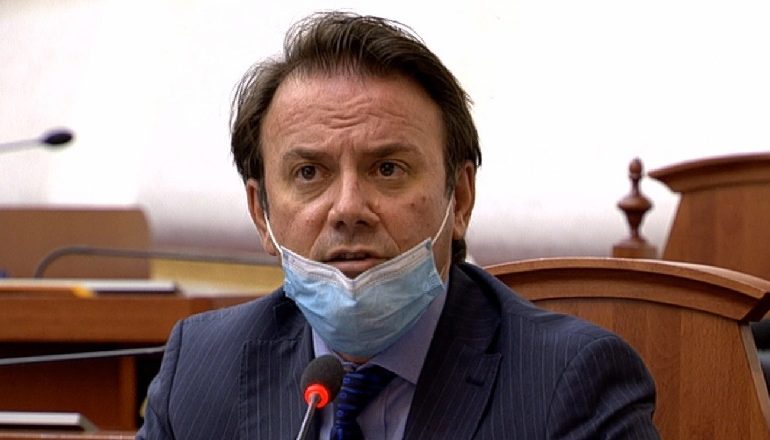 NUK MORI PJESË NË KUVEND PASI U INFEKTUA ME COVID/ Ralf Gjoni: Vota ime pro ndryshimeve kushtetuese