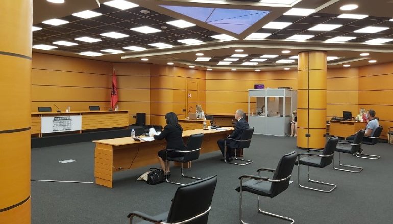 PAS DY SEANCAVE TË SHTYRA/ Gjyqtarja e Apelit Shpresa Beçaj del para vetingut