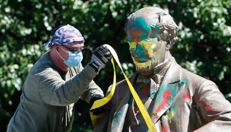 MES PANDEMISË DHE PROTESTAVE PËR RISHIKIMIN E HISTORISË/ SHBA-të festojnë 244 vjetorin e Pavarësisë