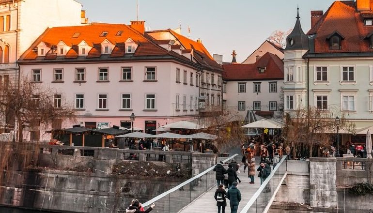 KORONAVIRUSI/ Rritet numri i rasteve të reja të infeksionit në Slloveni