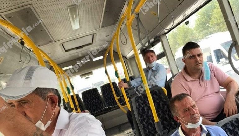 PAMJET/ Deputeti shqiptar si asnjë tjetër, udhëton me autobus në kohë koronavirusi