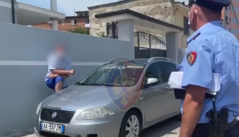 SITUATA ALARMANTE E COVID-19/ Për herë të parë gjobiten 17 qytetarë se nuk mbajtën maskën
