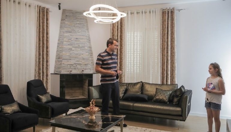 BANESAT E SHKATËRRUARA NGA TËRMETI I NËNTORIT/ Veliaj: Këtë javë gati 3 mijë pagesat e dyta cash për të dëmtuarit…