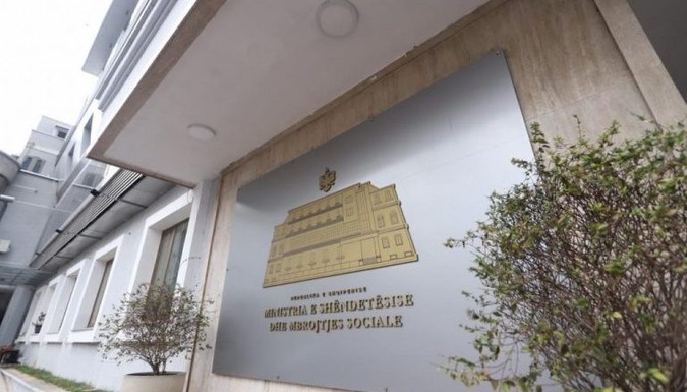 RRITJA E SHIFRAVE TË COVID-19/ Ministria e Shëndetësisë lejon që testet serologjike të bëhen te privati
