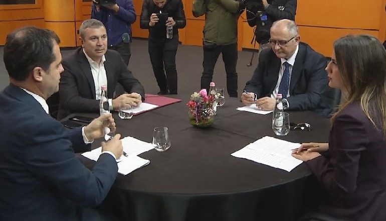 MBLIDHET SOT KËSHILLI POLITIK PËR NDRYSHIMET KUSHTETUESE/ Në tryezë edhe Rama. Meta nuk përgjigjet, Basha i delegon përgjegjësitë Bardhit