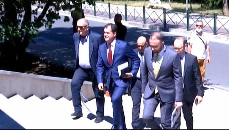 KËSHILLI POLITIK/ Arrijnë Gjiknuri, Bardhi, Hajdari dhe Murrizi