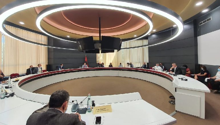 DEBATE NË KËSHILLIN POLITIK/ Gjiknuri-opozitës: Gjeni 28 deputetë dhe paraqisni nismën ligjore për listat 100 % të hapura