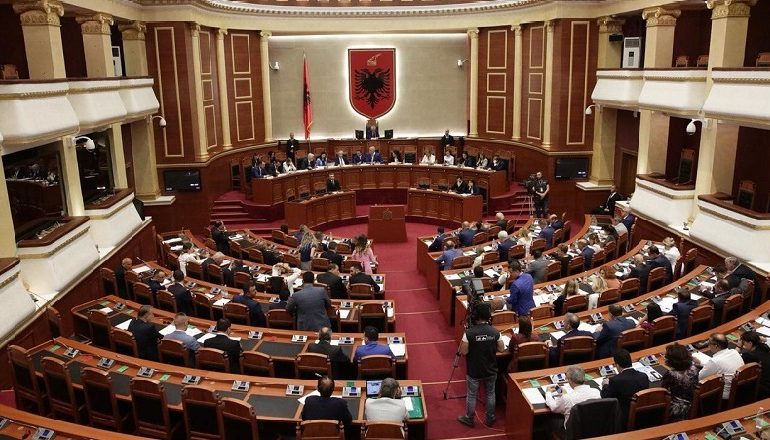 SOT MBLIDHET KUVENDI/ Pritet votimi i marrëveshjes së 5 qershorit, javën e ardhshme ndryshimet kushtetuese