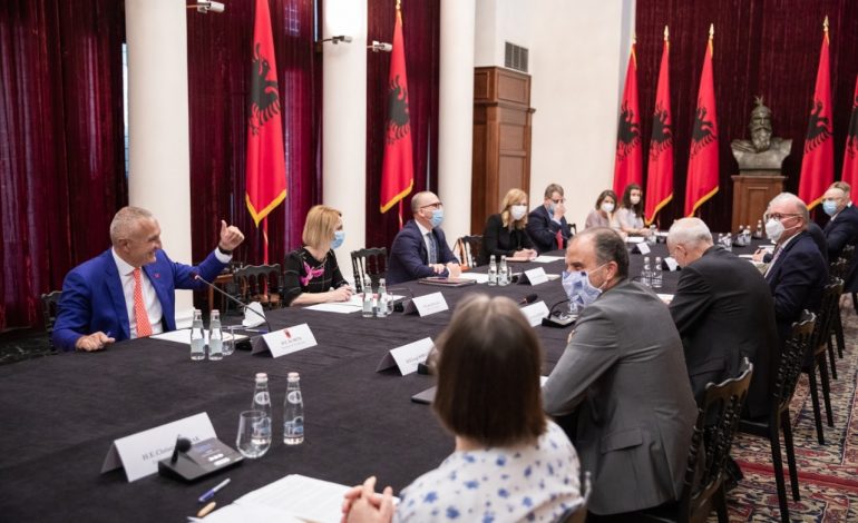 RAMA I VENDOSUR PËR LISTAT E HAPURA/ Meta ankohet te ambasadorët e BE-së: U thashë nëse ndodh është e papranueshme