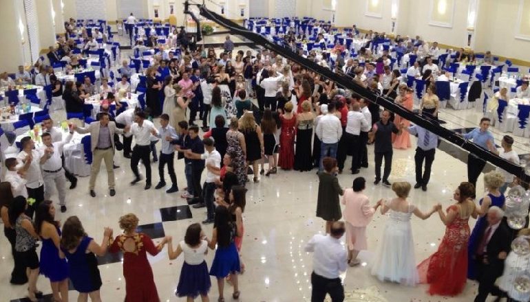 MASAT KUNDËR COVID-19/ Organizuan dasma pa distancim fizik, gjobiten katër restorante në Lezhë