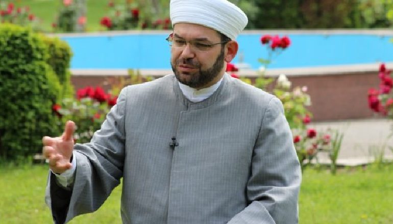 KORONAVIRUSI I MORI JETËN/ Myftiu i Shkodrës reagon për mësuesin: Mbetesh simbol i pastërtisë dhe vëllazërisë