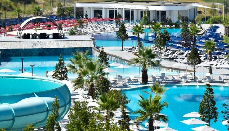 KONFLIKT MES TË RINJVE/ Kërcet arma në parkimin e resortit luksoz në Tiranë