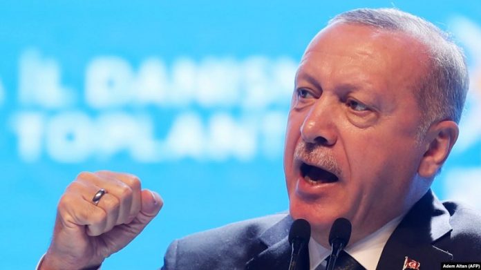 TURQI/ Erdogan shtyn përpara planet për të vënë nën kontroll mediat sociale