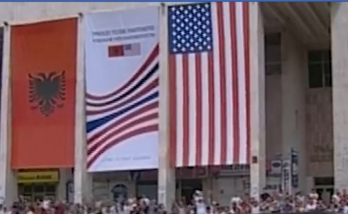 “ZOTI I BEKOFTË SHTETET E BASHKUARA…”/ Rama uron Amerikën për Festën e Pavarësisë (VIDEO)