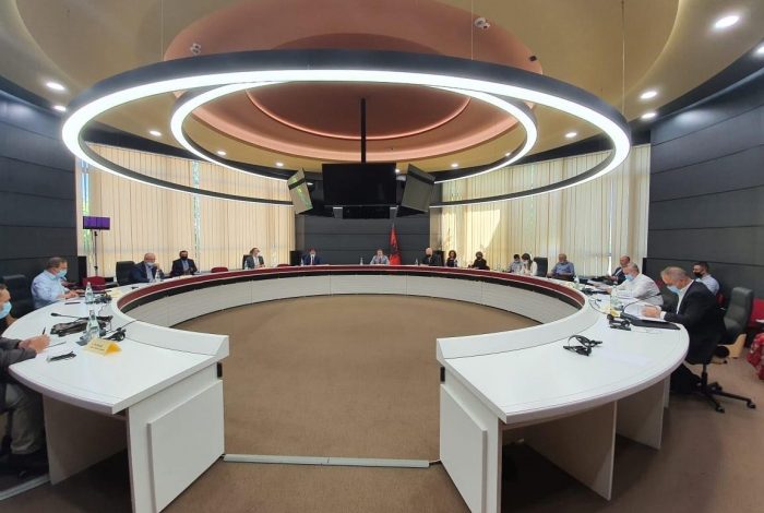 DETAJE NGA MBLEDHJA E KËSHILLIT POLITIK/ Rama: I qëndrojmë marrëveshjes së 5 qershorit, duhet miratuar