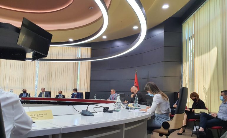 KËSHILLI POLITIK/ Nga Gjiknuri te Rama, të gjithë anëtarët me maska dhe të distancuar (FOTO)