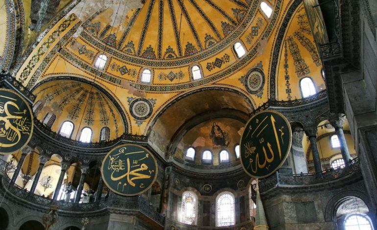 NDODH PAS 86 VITESH NË STAMBOLL/ Lutjet muslimane të së premtes mbahet në kishën e Shën Sofisë