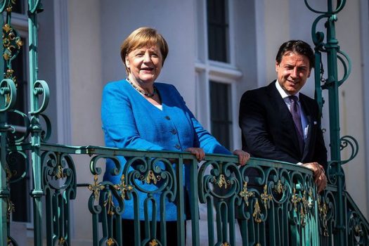 COVID-19/ Shikoni takimin e pazakontë të kancelares Merkel me kryeministrin Conte të Italisë (FOTO)