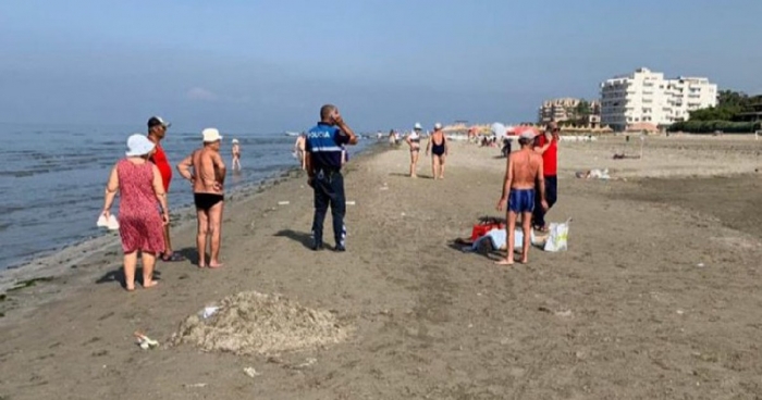 PO SHËTISTE BUZË DETIT NË DURRËS/ I moshuari gjendet i pajetë në rërë, dyshohet…