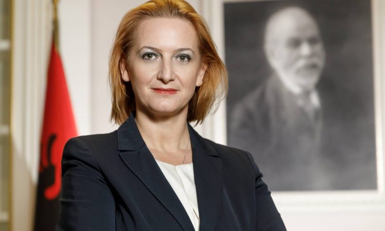 “QASJET DESTRUKTIVE TË OPOZITËS NUK E NDIHMOJNË SHQIPËRINË”/ Ministrja Denaj për vlerësimin e Moody’s: Motivojmë sipërmarrjen