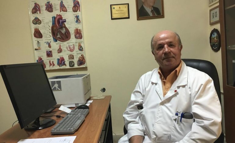 “BËJE PËR VETE DHE TË DASHURIT”/ Mjeku thirrje qytetarëve: Më lehtë se sa maska e oksigjenit…