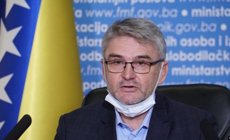 COVID-19/ Përkeqësohet gjendja, virusi i merr jetën ministrit të…
