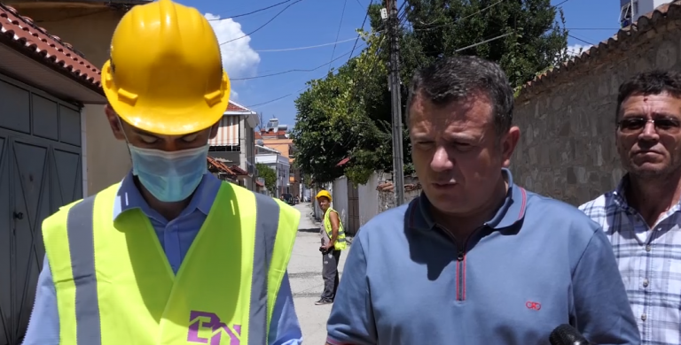 NDËRHYRJE NË RRJETIN E UJËSJELLSIT NË ELBASAN/ Balla: I domosdoshëm në një zonë që është korrekte në pagesa