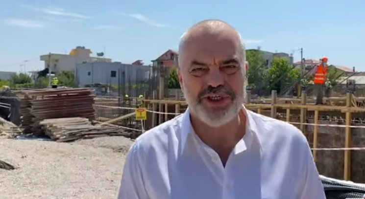 U SHEMB NGA TËRMETI/ Rama inspekton punimet në Durrës: Shkolla e re do të jetë gati në 26 nëntor