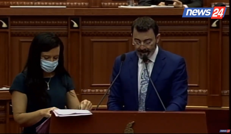 NGA MALIQI TEK DHIMITRI, GJITANI E…/ Kush janë deputetët ‘rebelë’ që votuan kundër ndryshimeve kushtetuese