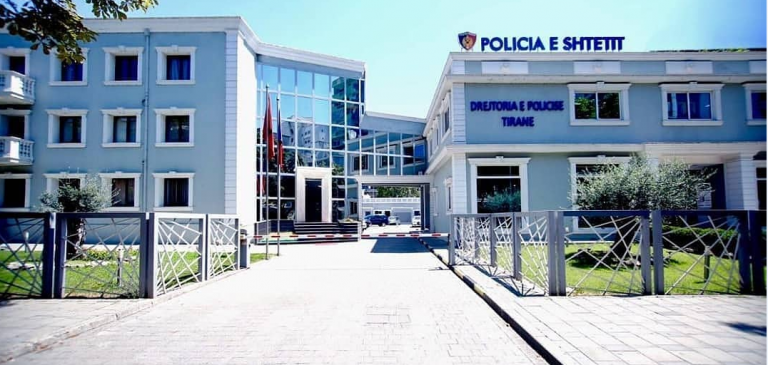 POLICIA KONTROLLE NË ZONËN E BLLOKUT/ Nën hetim dy administratorë lokalesh, njëri gjobitet me 10 mln lekë