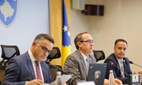 “NUK KA ALTERNATIVË TJETËR PËR DIALOGUN”/ Hoti: Kosova e përgatitur për procesin, po punojmë që të kompozojmë delegacionin