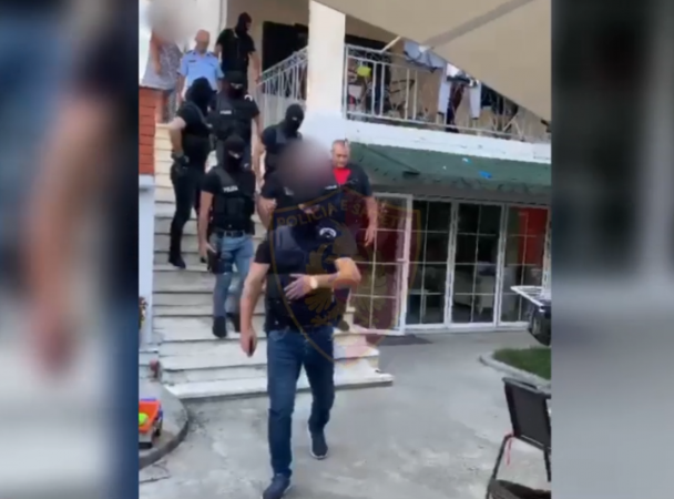 KAPET 33-VJEÇARI NË KËRKIM NË SHIJAK/ Pas sherrit në Plazh qëlloi me armë zjarri ndaj 2 të rinjve