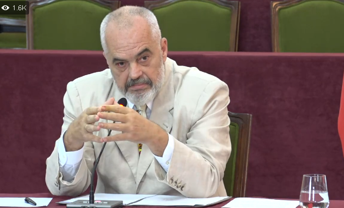 “AI MBAN KRAHUN E OPOZITËS”/ Rama i përgjigjet zyrtarit të CDU-së: Je mik i Bashës, nënçmoi Kuvendin…