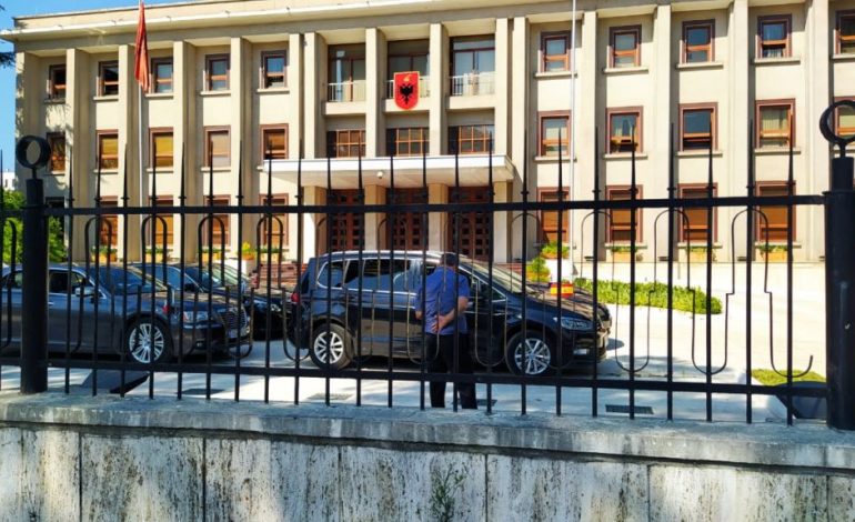 PAS YURI KIM/ Meta pret në Presidencë ambasadorët e vendeve të BE
