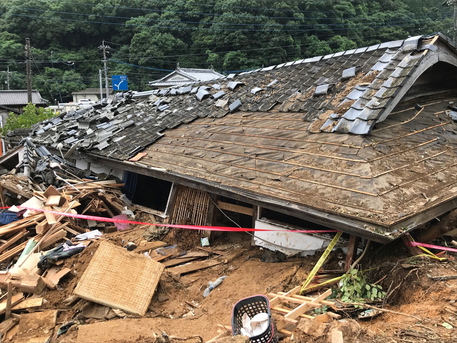 PËRMBYTJET “PUSHTOJNË” JAPONINË/ Shkon në 18 numri i të vdekurve, dhjetëra të zhdukur (FOTO+VIDEO)