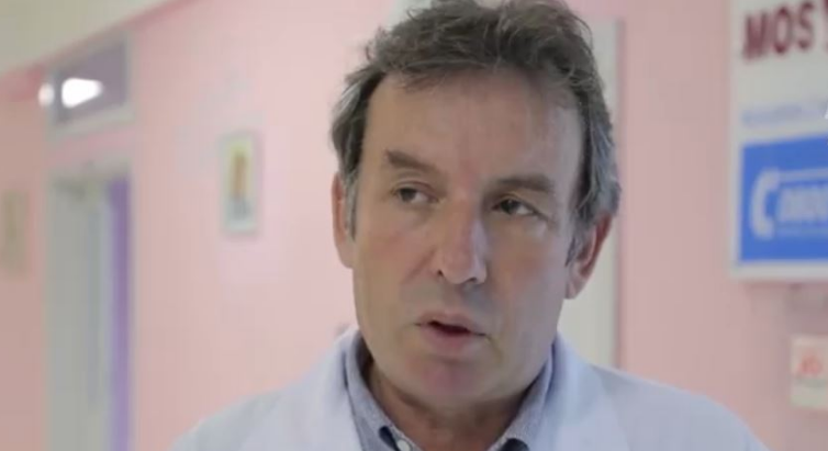 “NE JEMI NË SPITAL DHE DUHET TA MBROJMË VETEN, TË VAZHDOJMË TË ZBATOJMË…”/ Mesazhi i mjekut Astrit Bimbashi: Shmangni grumbullimet, po rrezikoni