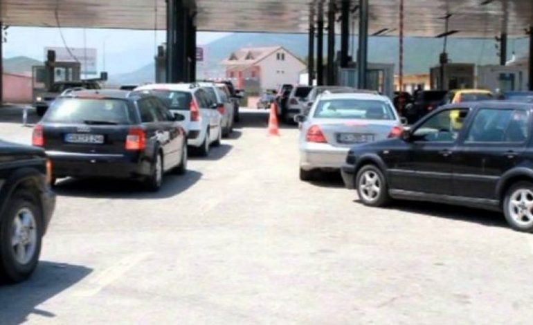 GREQIA PROBLEME ME SISTEMIN/ Shqiptarët dhe të huajt mbesin të bllokuar në kufi