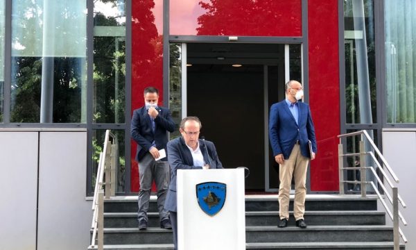 RRITJA E RASTEVE ME COVID-19/ Kosova forcon masat, rikthen orën policore