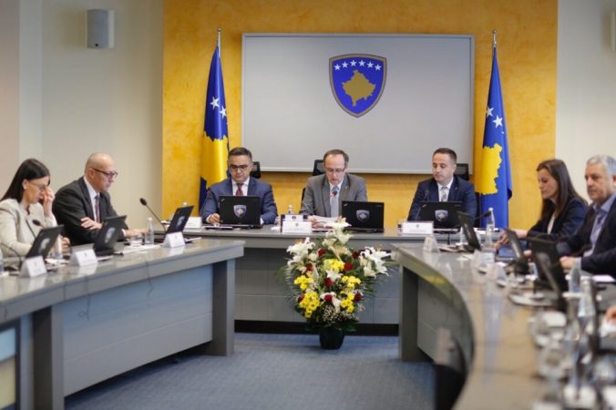 LUFTA NDAJ COVID-19/ Qeveria e Kosovës merr vendimin: Maska bëhet e detyrueshme për çdo qytetar