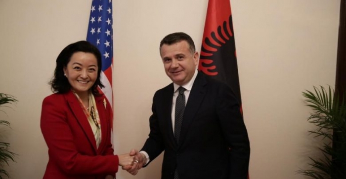 REFORMA ZGJEDHORE/ Ambasadorja e SHBA-ve, Yuri Kim takim me Taulant Ballën