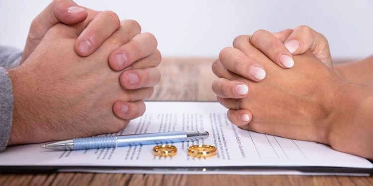I KËRKONTE TË SHPËRNDANTE FLETUSHKA…/ Gruaja divorcohet nga burri dëshmitar i Jehovait, pas sherreve për rregullat e besimit